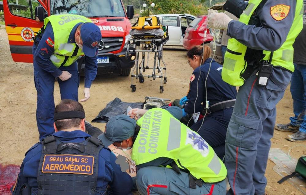 Camboriú Menina de 11 anos cai de cavalo e é resgatada por bombeiros