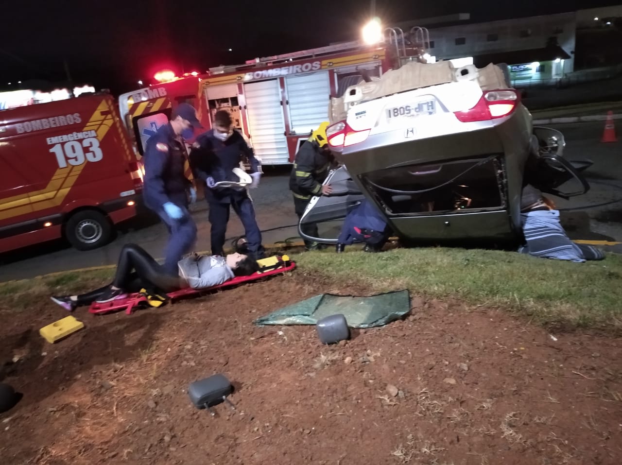 Capotamento de veículo em trevo de acesso a Barra Velha deixa dois mortos e dois em estado grave