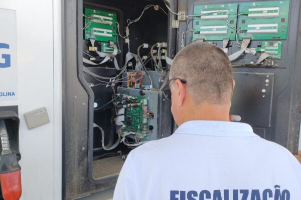 Imetro interdita bombas de combustível em Balneário Piçarras
