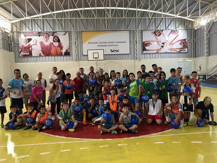Parabéns!!: Escolinha Anjos do Futebol de Penha completa sete anos de existência