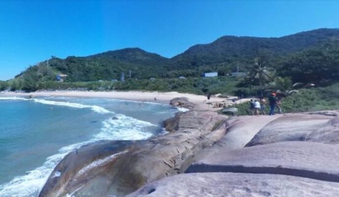 Itapema – Mulher morre afogada e homem está desaparecido após afogamento na Praia do Plaza