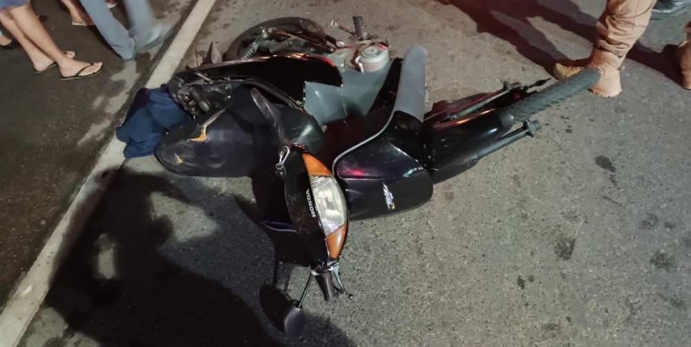 Motociclista fica ferido em estado grave após colidir contra carro em Ilhota
