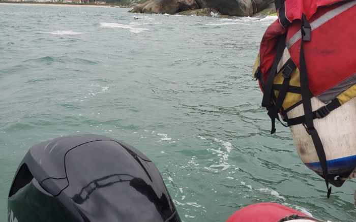 Corpo de garçom que morreu afogado na praia do Plaza em Itapema é encontrado