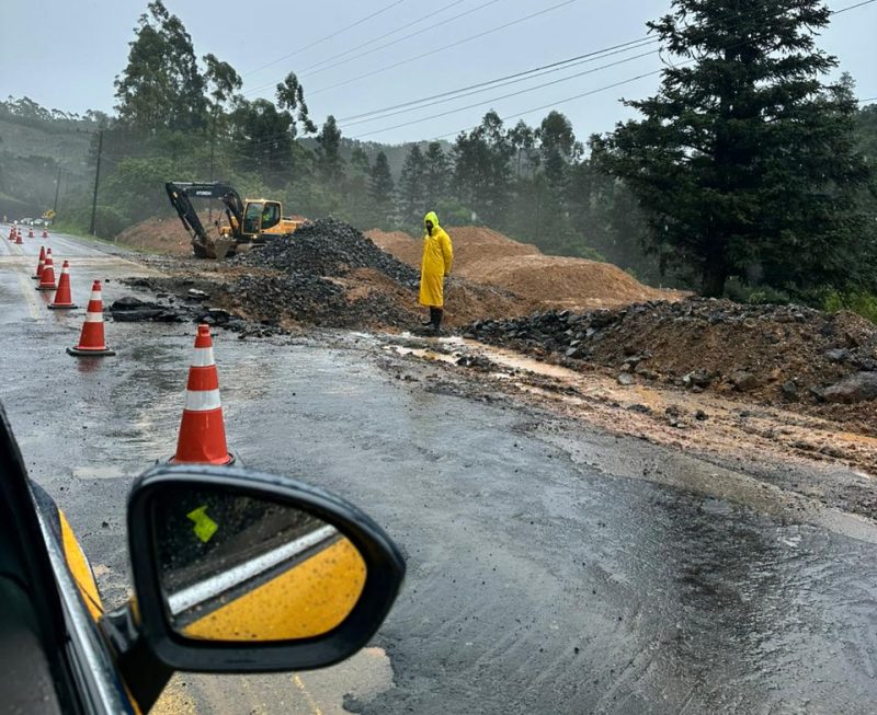 Novo alerta da Defesa Civil de SC prevê temporais, 200 milímetros de chuva e inundações