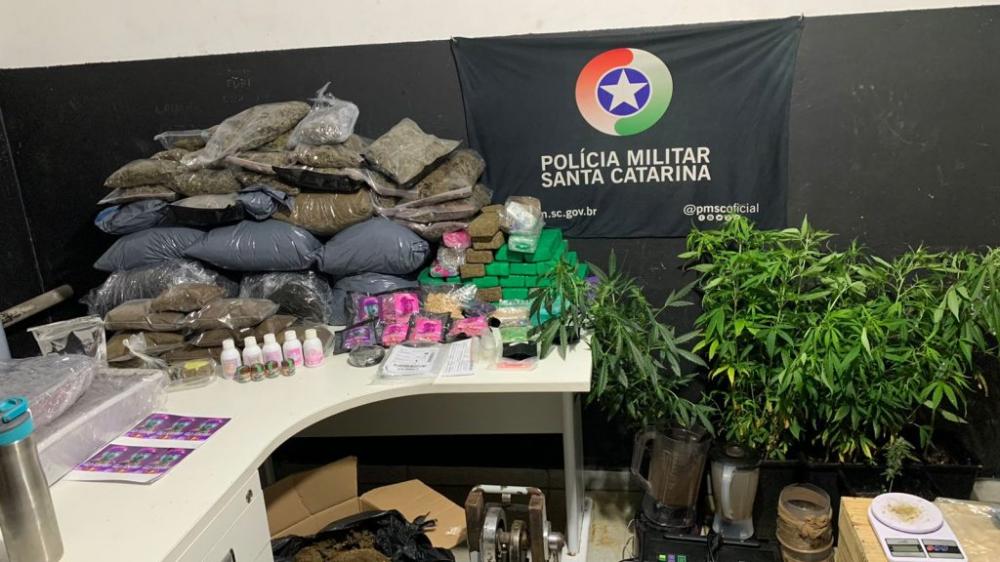 Quarteto é flagrado com cerca de 100 quilos de maconha e 1 quilo de MD em Barra Velha