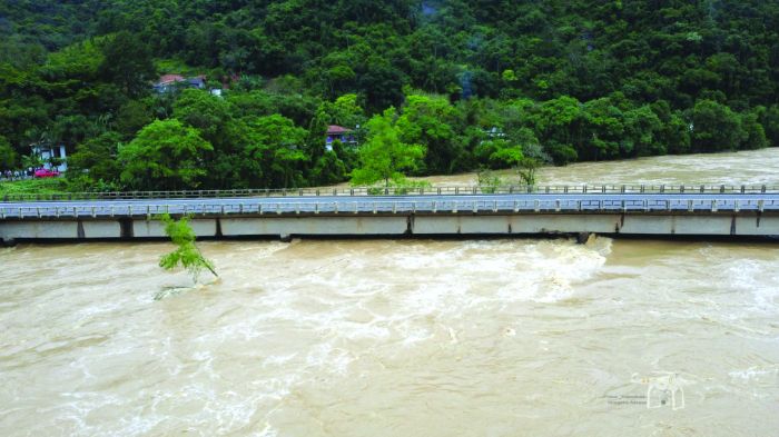 Pontes das BRs 470 e 280 são interditadas