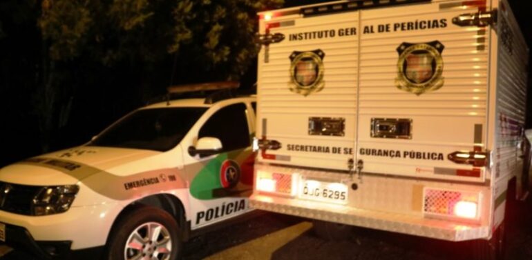 Homem é encontrado morto em casa com corte no pescoço em Itapoá