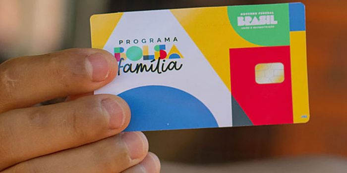 Governo federal adianta Bolsa Família