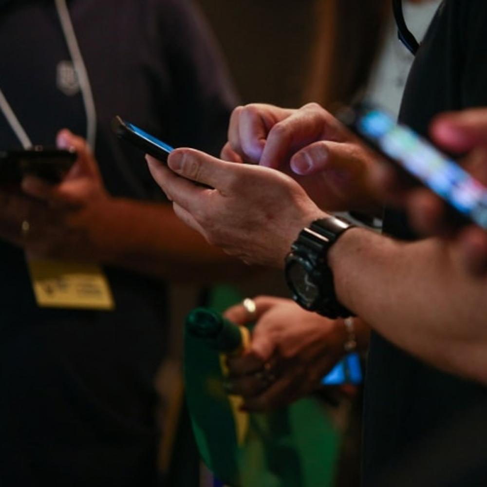 Investigação de uso ilegal de rastreamento de celulares por servidores mira alvos em SC