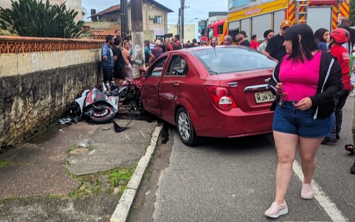 Barra Velha - Motorista bêbado invade pista contrária e mata motociclista