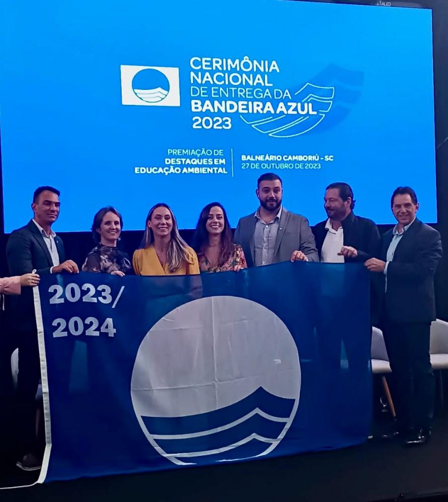 Balneário Piçarras recebe Bandeira Azul em cerimônia oficial 