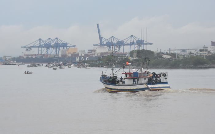 Barcos de pesca e coletes salva-vidas devem ter GPS
