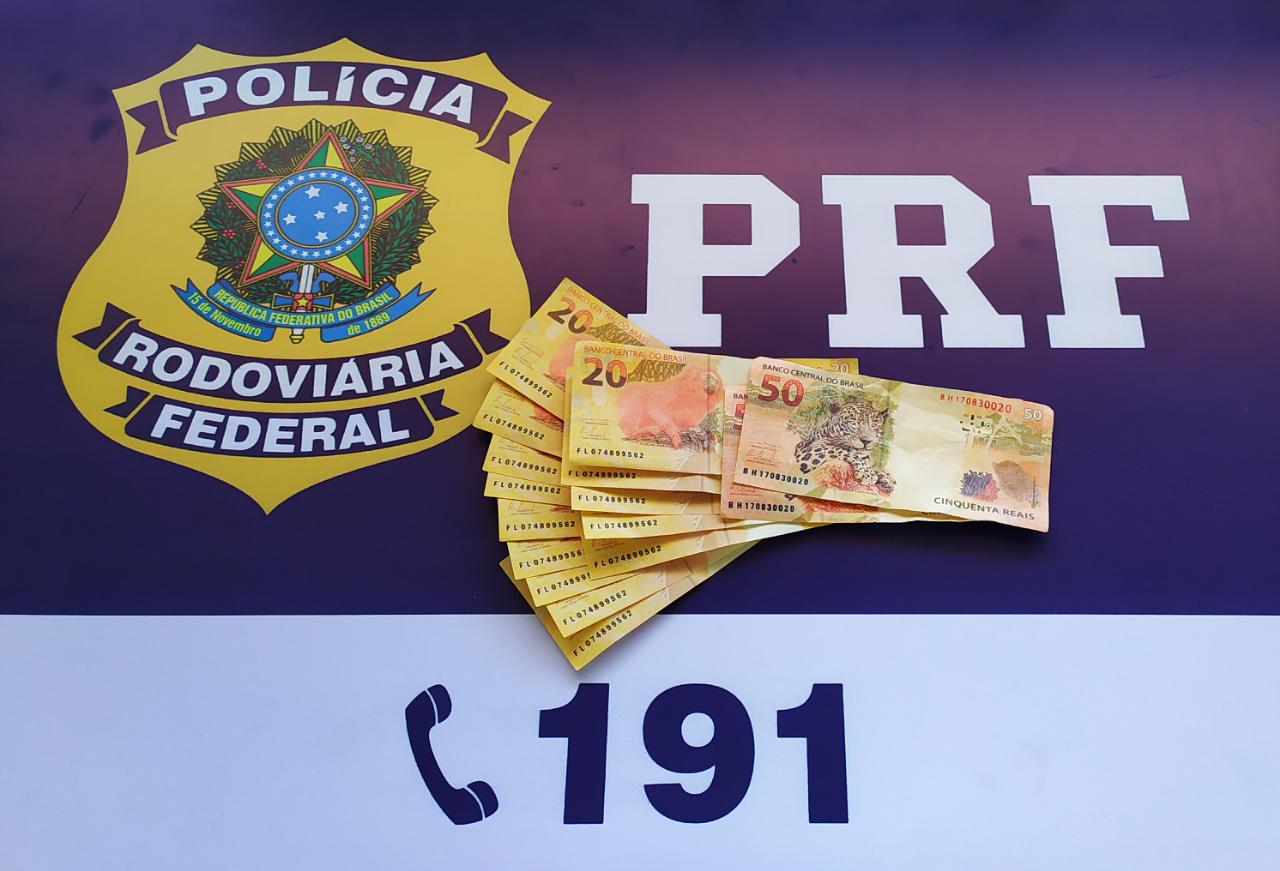 Barra Velha: Pagou gasolina com notas falsas e foi preso pela PRF