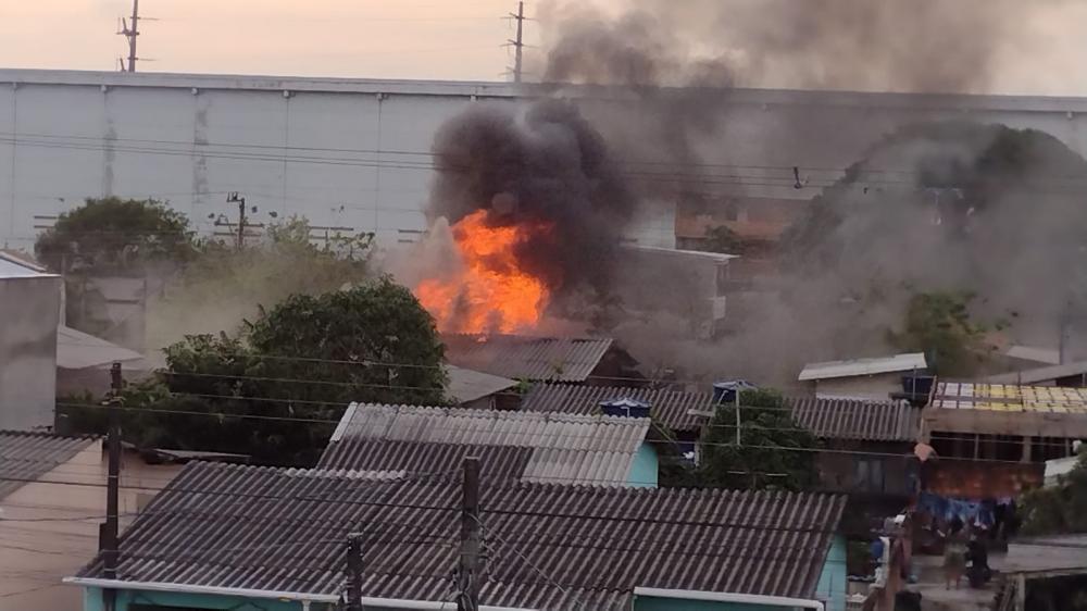 Navegantes – Incêndio destrói casa de madeira no bairro São Paulo 