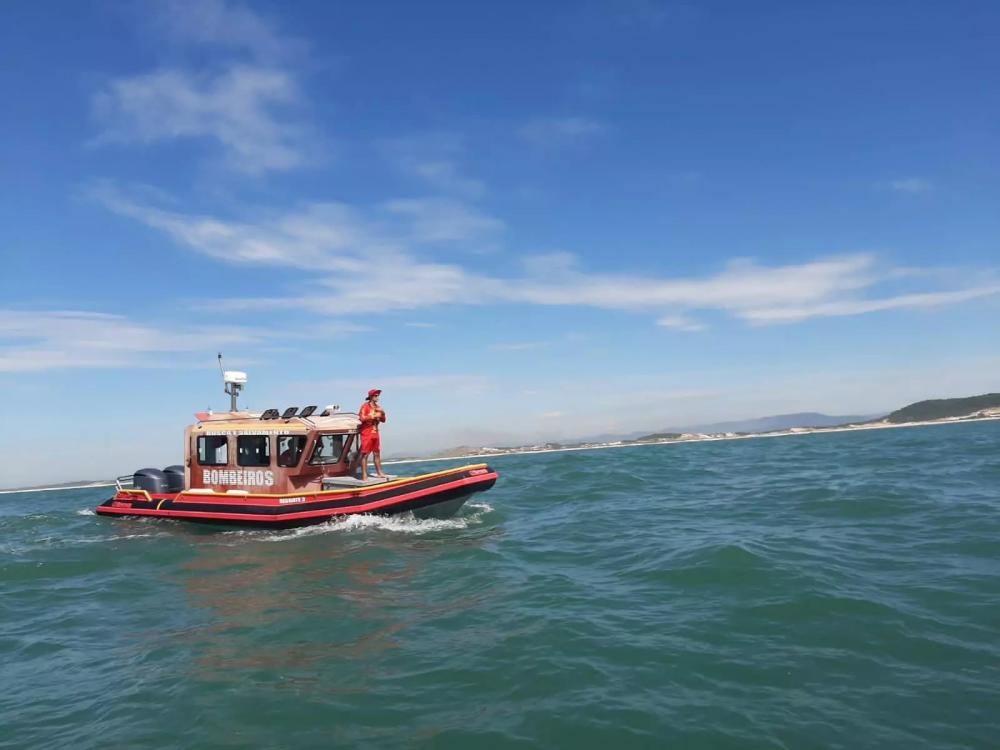 Corpo de homem é encontrado boiando no mar em Itapoá