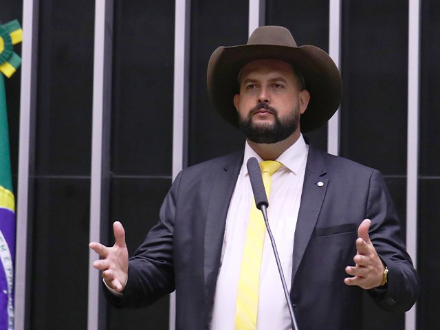 Deputado Zé Trovão (PL) é acusado de agressões físicas e psicológicas pela ex-noiva