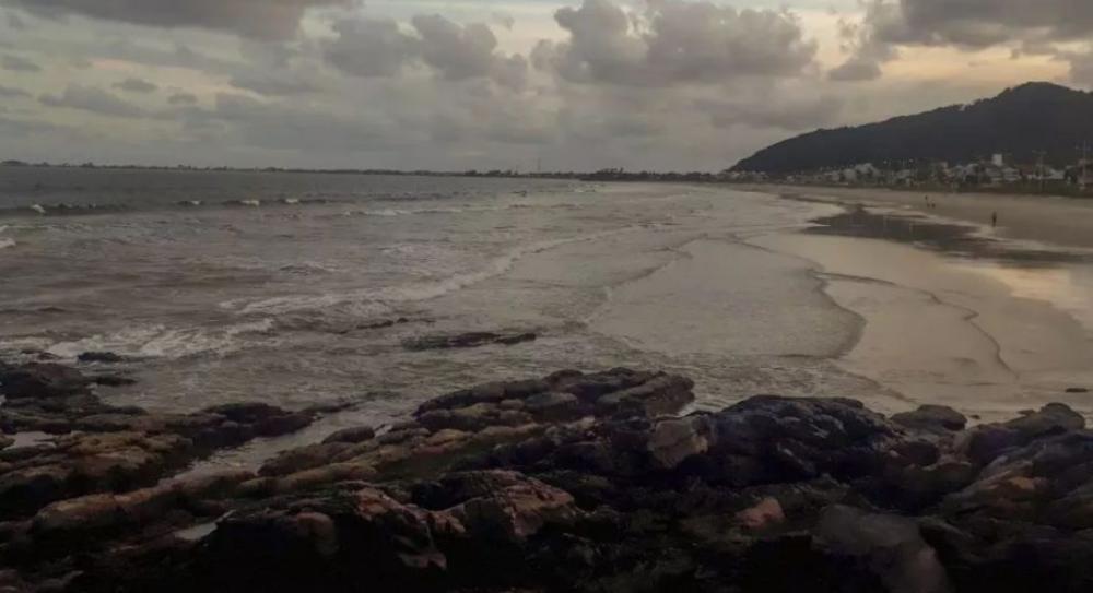 São Francisco do Sul - Crianças são resgatadas após afogamento na praia do Forte