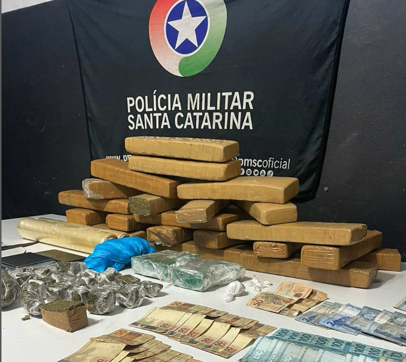 Barra Velha - Traficante é preso no bairro Itajuba com mais de 20 quilos de maconha 
