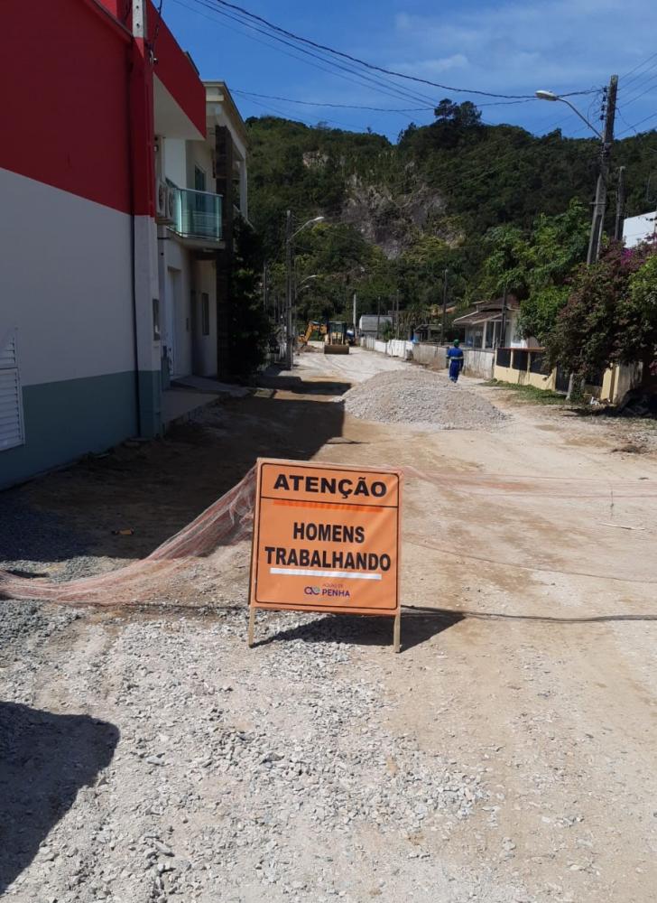Águas de Penha alerta moradores quanto à sinalização das obras da rede de esgoto