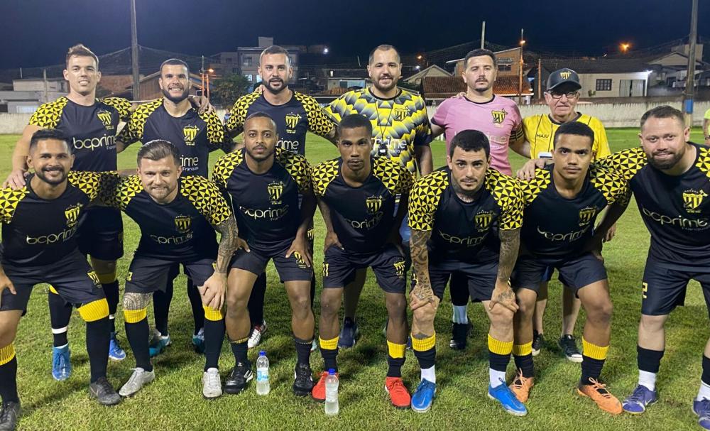 Flexa Negra goleia o Amora e carimba passaporte para as quartas-de-final do Municipal de Futebol Suíço de Penha