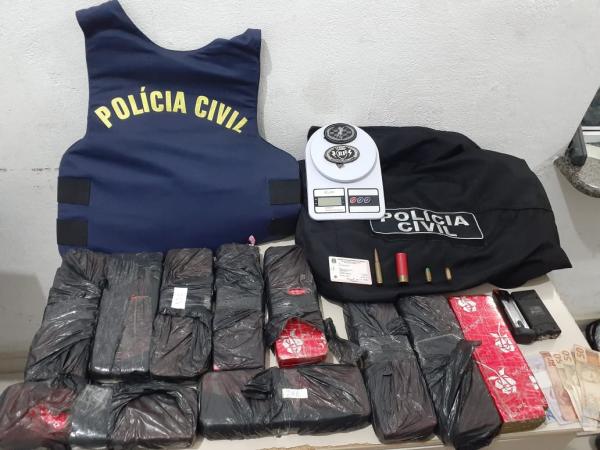 Navegantes: Advogado é preso pela Polícia Militar com oito quilos de maconha