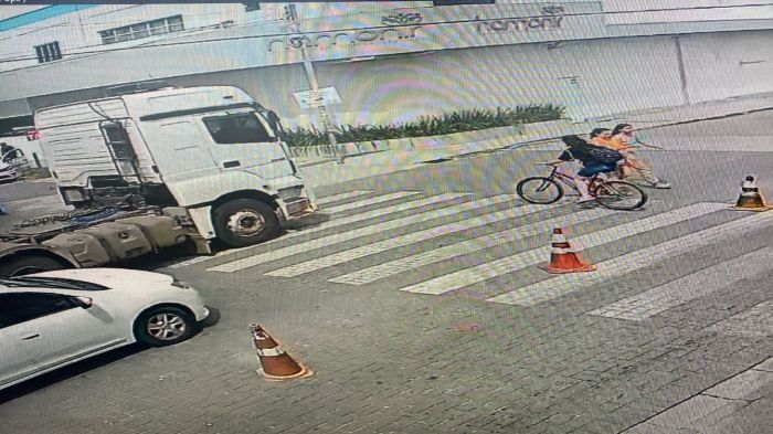Itajaí – Identificada a jovem que morreu atropelada em frente ao terminal do ferry boat