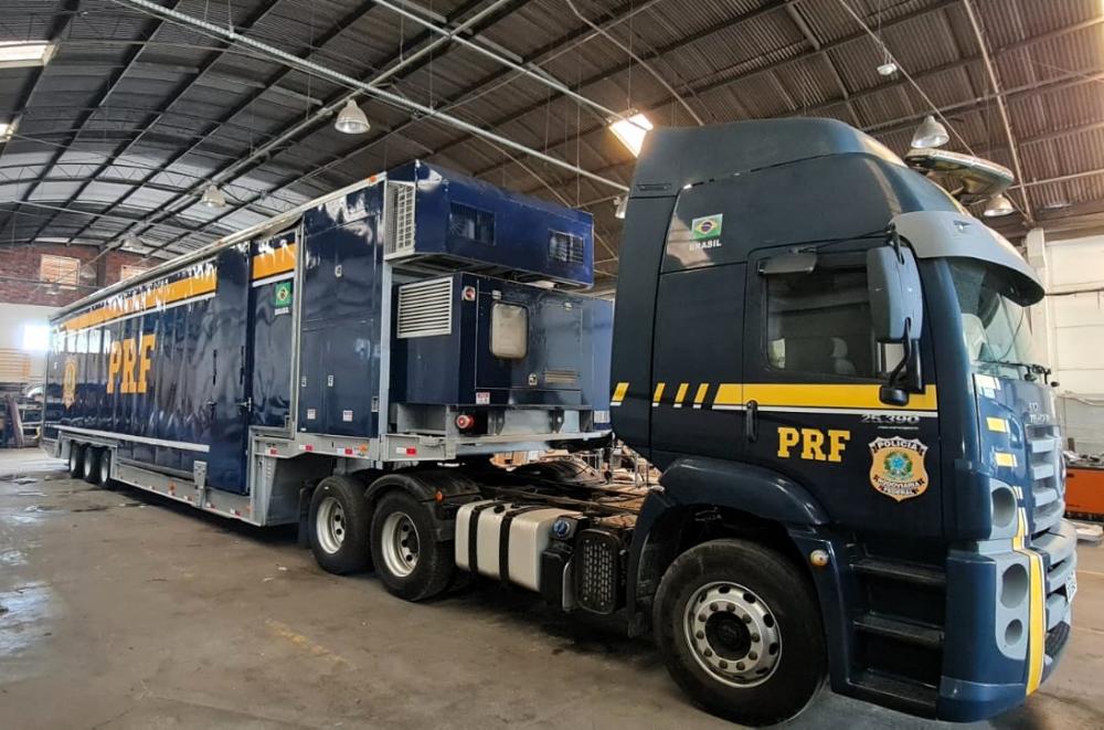 Carreta Cinema Rodoviário da PRF volta a entrar em cartaz