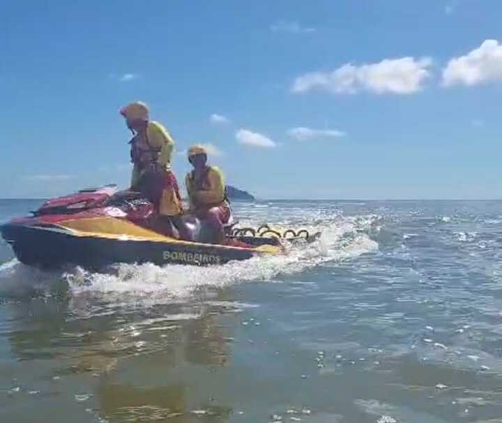 Balneário Piçarras – Retomadas as buscas do banhista que desapareceu na praia Central no final da tarde de domingo