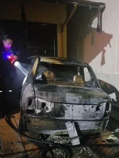 Balneário Piçarras: Incêndio criminoso destrói veículo do CRAS