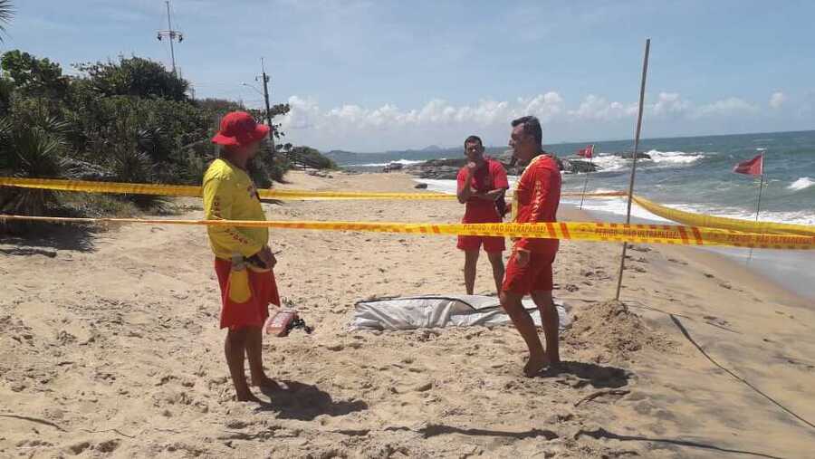 Penha – Corpo do jovem de 18 anos que se afogou na Praia da Saudade é encontrado pelos guarda-vidas