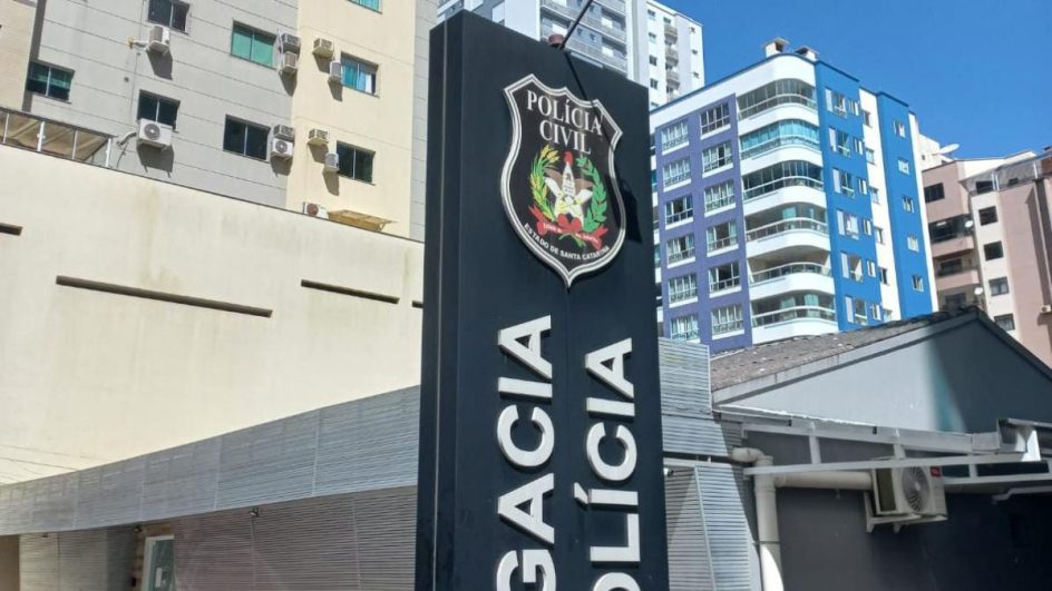 Falsa assessora de Yasmin Brunet é presa em Balneário Camboriú por golpe em corretor