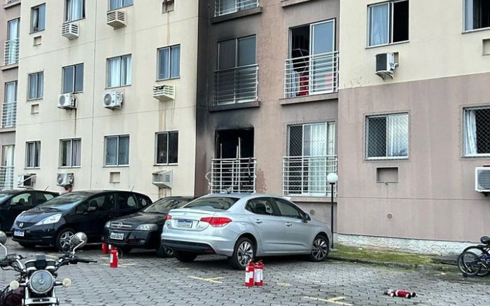 Itajaí - Mulher fica ferida após se jogar de prédio em chamas na Itaipava