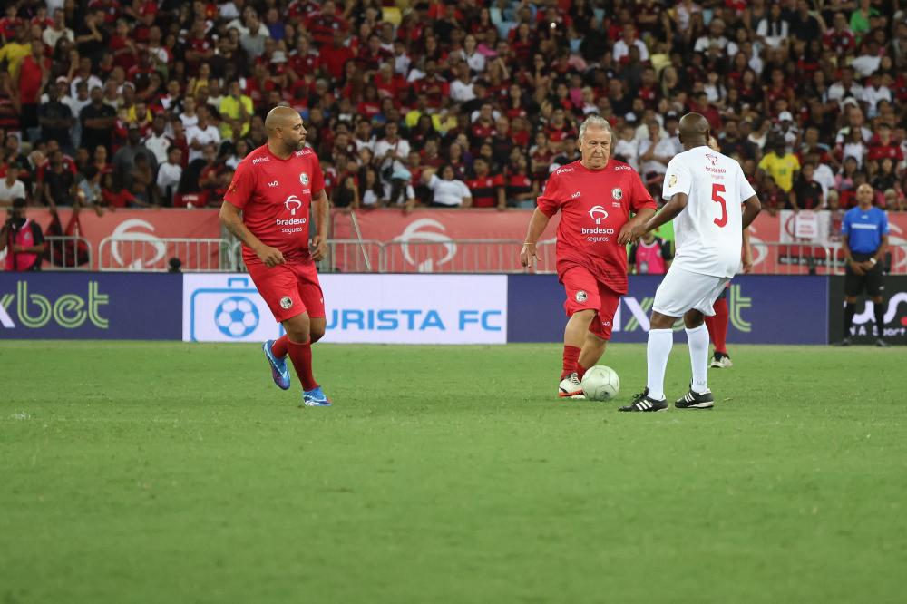 19ª edição do Jogo das Estrelas no Maracanã teve homenagem ao Rei Pelé e Roberto Dinamite
