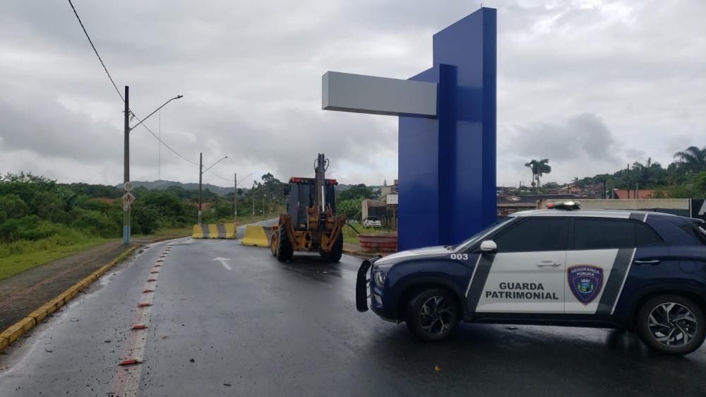 Balneário Piçarras tira barreiras de estradas rurais e planeja novas medidas para conter filas na temporada