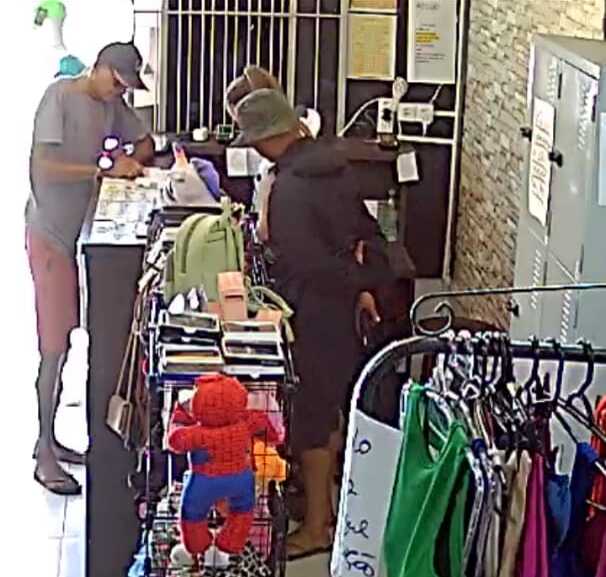 Barra Velha - Dupla é presa horas depois de assalto na Loja do Feirão do Brás no bairro São Cristóvão 