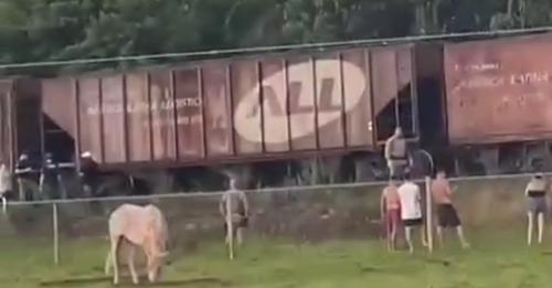 Homem morre após ser atropelado por trem em Joinville