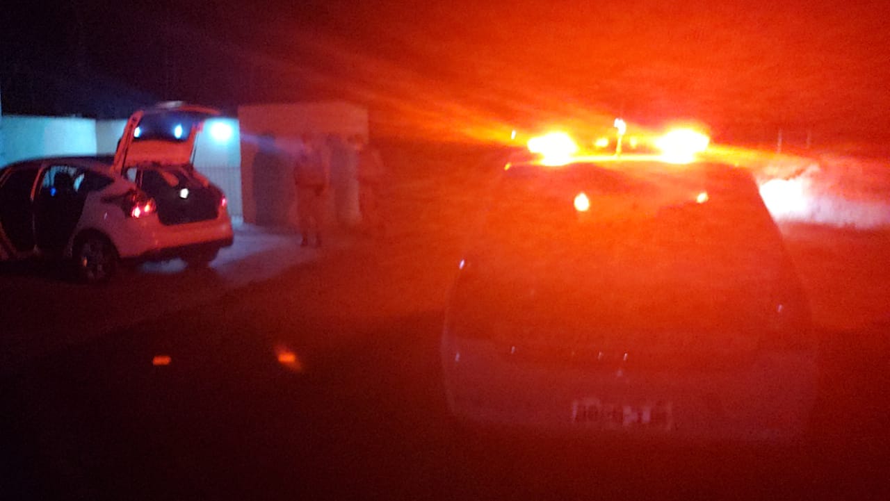 Barra Velha: Traficante leva quatro tiros e morre em confronto com a PM no bairro Itajuba