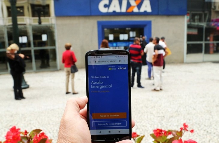 Caixa vai abrir 2.213 agências nesta sábado para pagar o auxílio emergencial de 600 reais