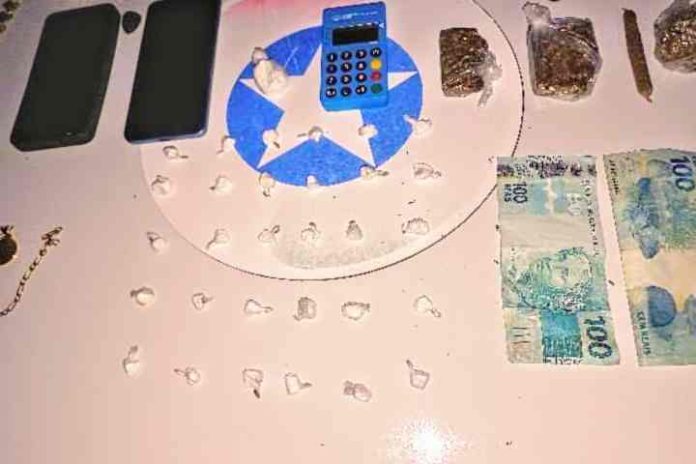 Penha – Dupla é presa na praia Alegre com maconha e cocaína 