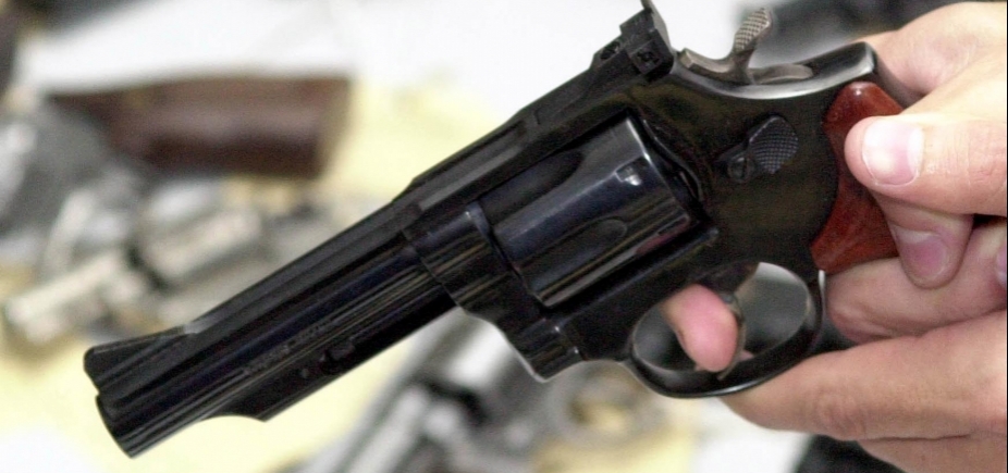 Mulher é assassinada a tiros na frente de casa em Itajaí