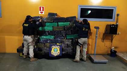 Homem é preso pela PRF com 735 quilos de maconha na BR-101 em Joinville