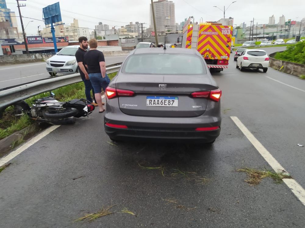 Identificados os jovens motociclistas, moradores de Penha, que morreram em acidente na BR-282 em São José
