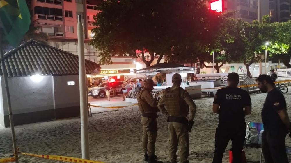 Homem atira na própria cabeça e na ex-esposa praia de Balneário Camboriú
