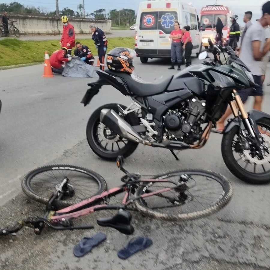 Ciclista morre em acidente com motocicleta na BR-470 em Navegantes