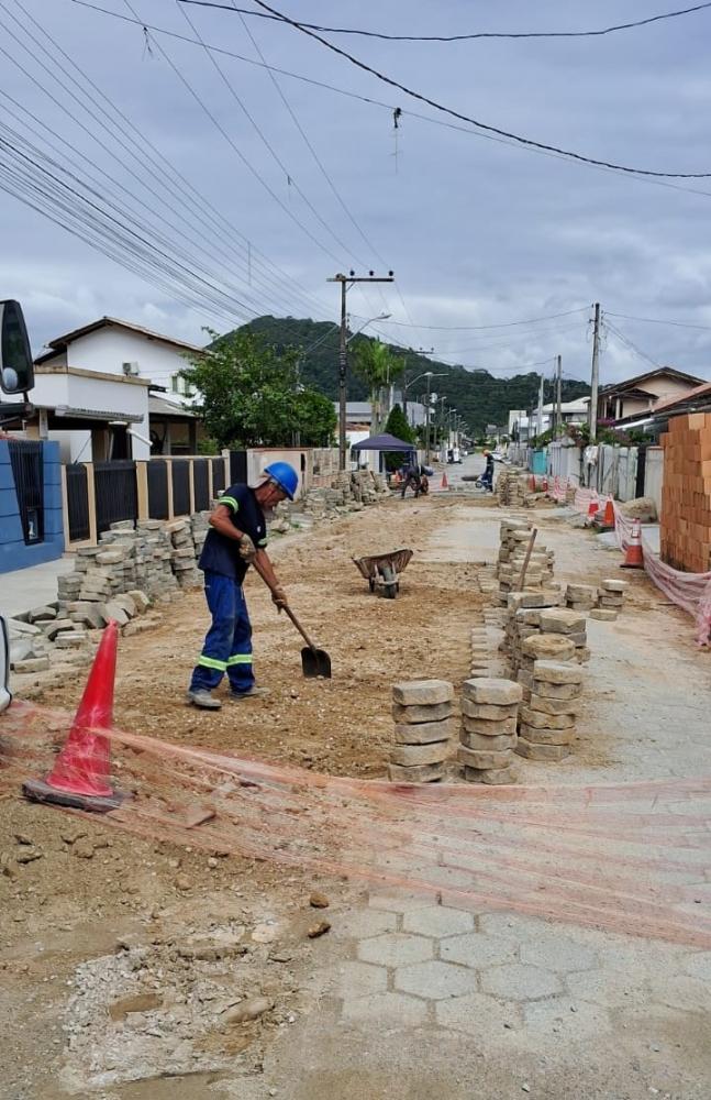 Obras de esgoto em Penha já está próxima de 14 mil metros de extensão e 1059 ligações