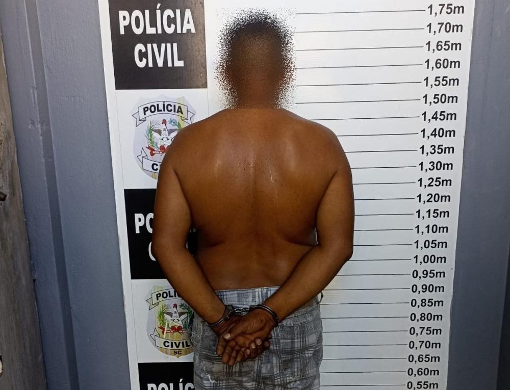 Ex-companheiro que atacou ex-mulher a marteladas em Balneário Piçarras é preso em Barra Velha