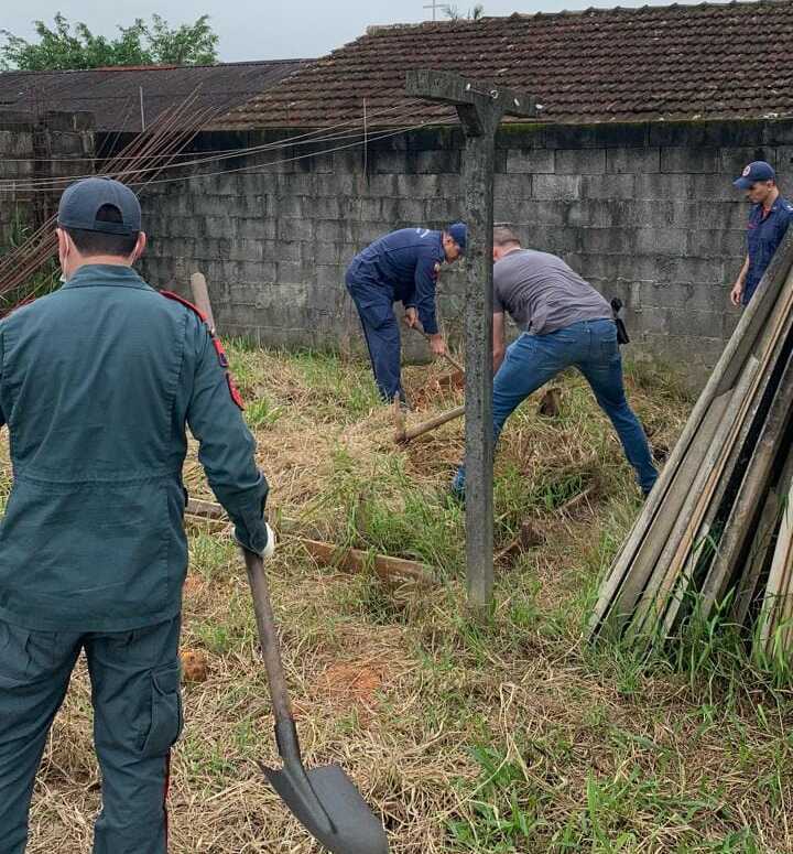 Corpo de mulher é encontrado enterrado nos fundos da casa no bairro Escola Agrícola em Araquari