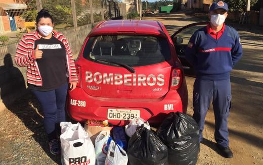 Barra Velha: Corpo de Bombeiros Militar entrega donativos arrecadados na Campanha do Agasalho