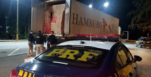 PRF apreende na BR-101 em Joinville 400 mil maços de cigarros contrabandeados do Paraguai