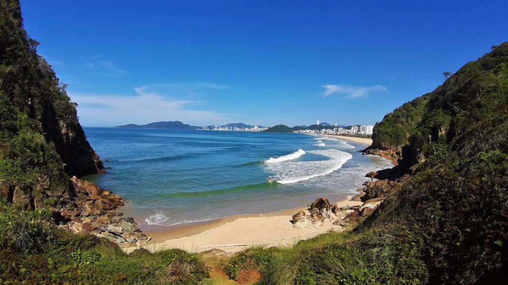 Duas jovens são estupradas em trilha da Praia Brava em Itajaí